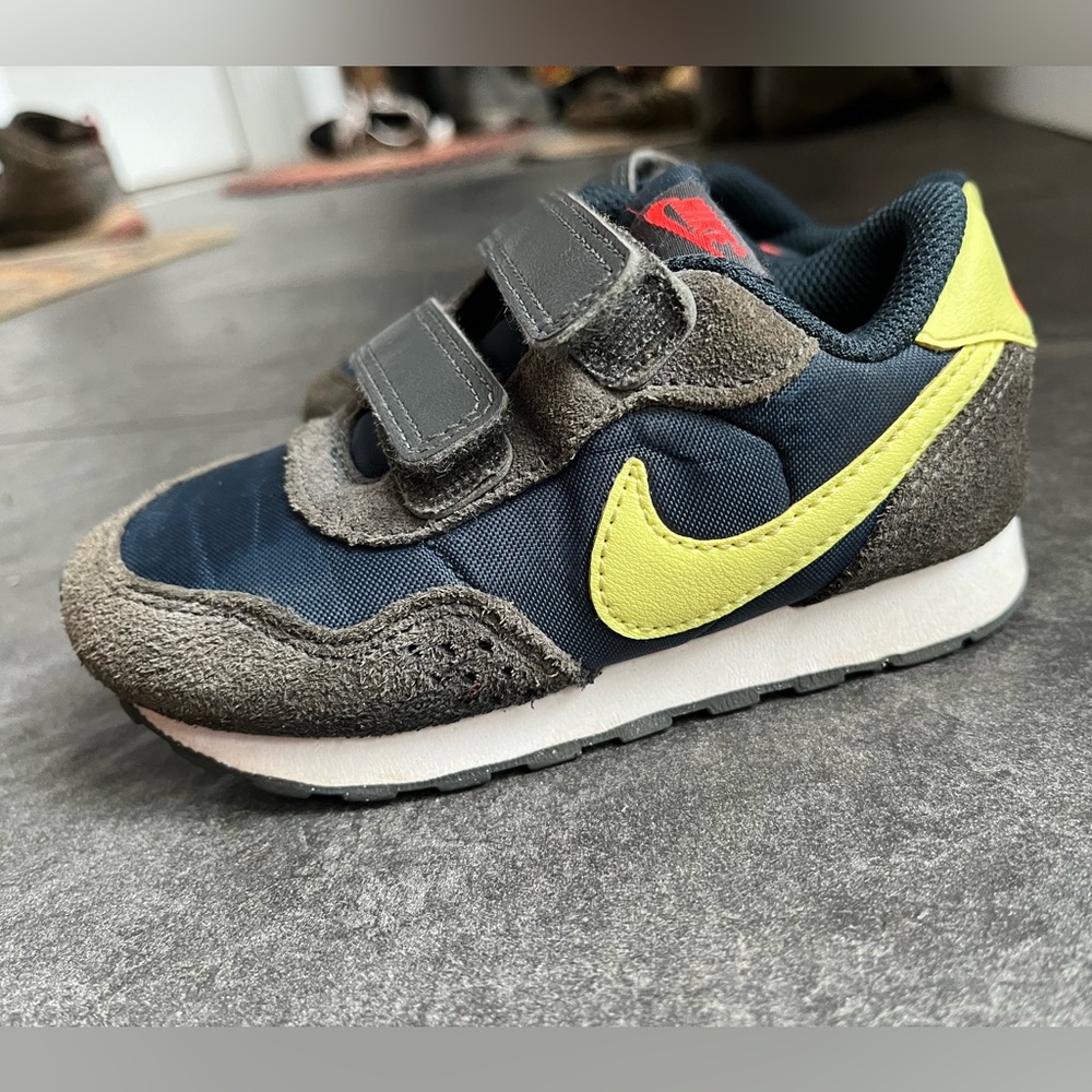 Boys size 8C Nike sneakers in GREAT condition!